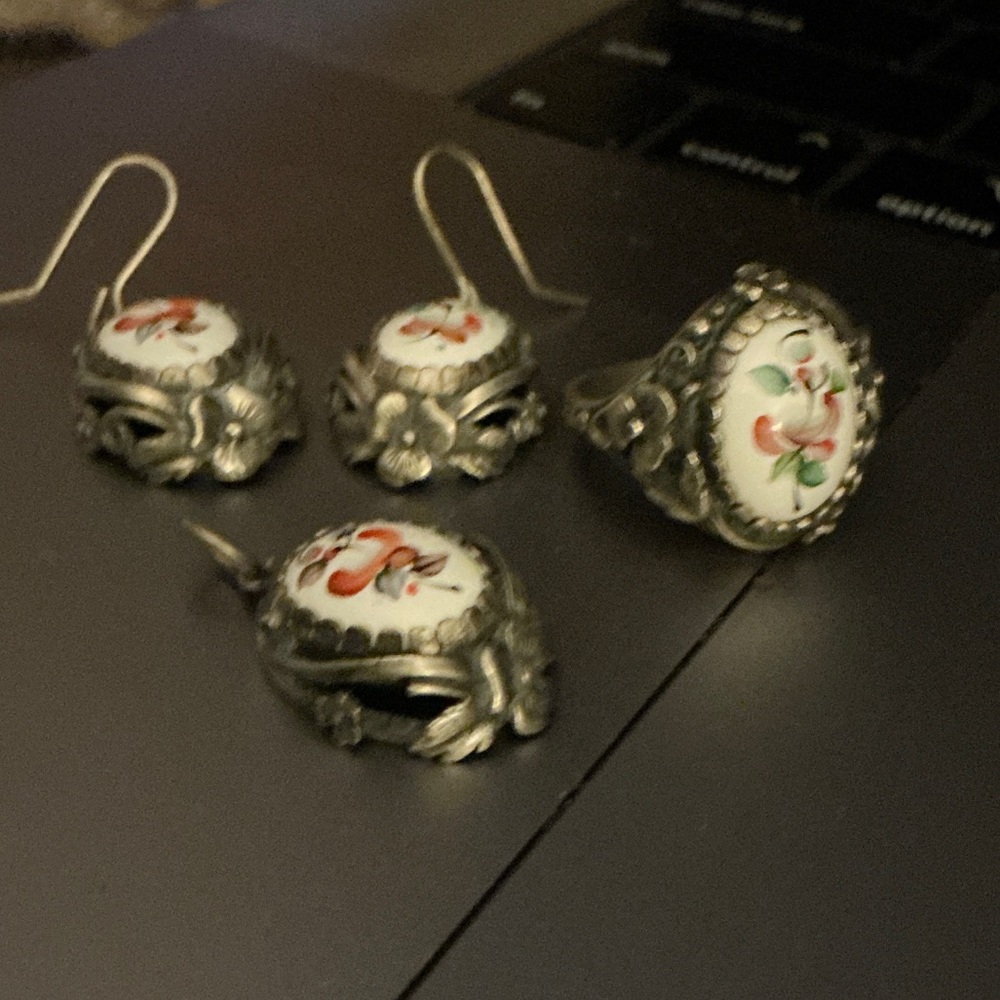 Hand-Painted White Porcelain & Silver Floral Earrings - Picture 4 of 6